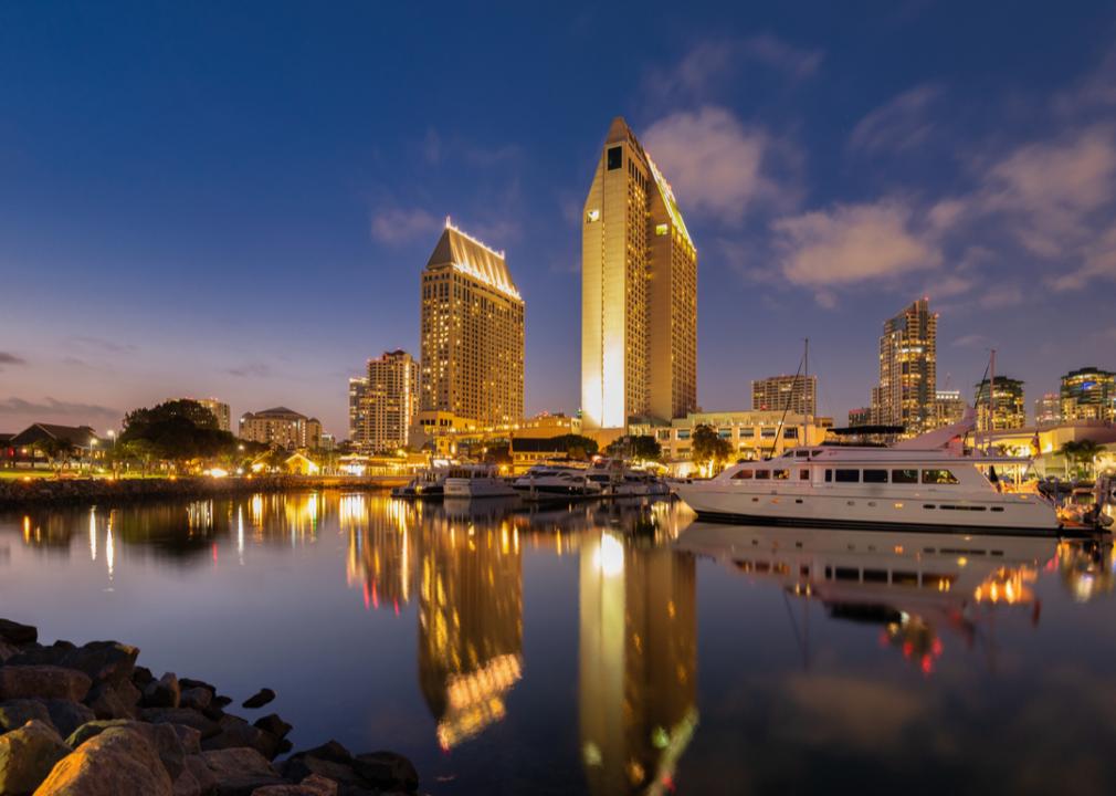 The Grand Hyatt Hotel in San Diego and its reflection in the marina