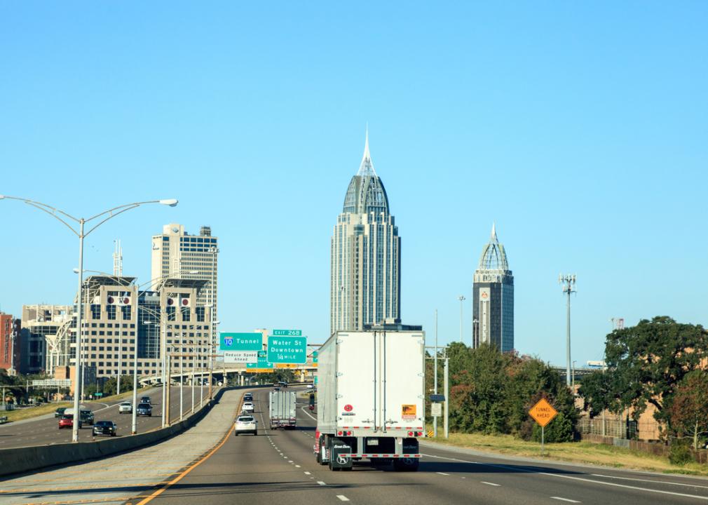 Highway leading into downtown Mobile, Alabama