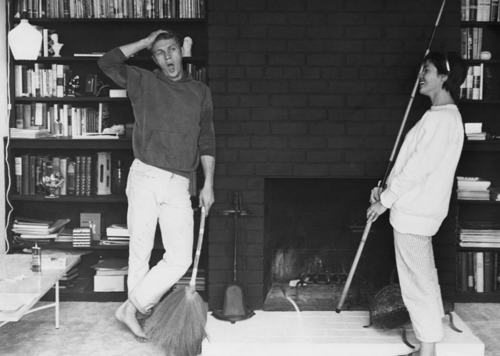 McQueen and Neile Adams carry out some household chores, circa 1958. 