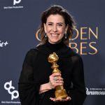 Fernanda Torres poses with Golden Globe for “I'm Still Here”.