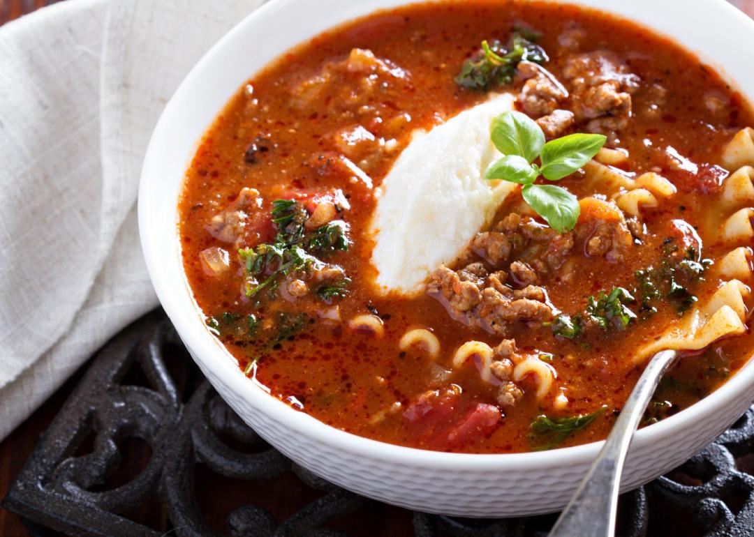 Lasagna soup with ground beef, tomato and cheese