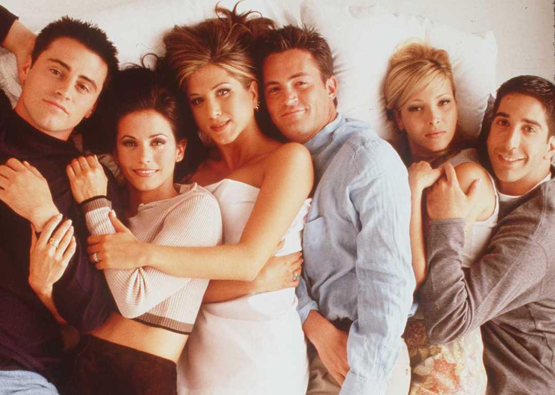 Matt LeBlanc, Courteney Cox, Jennifer Aniston, Matthew Perry, Lisa Kudrow, and David Schwimmer pose for a cast photo for "Friends"