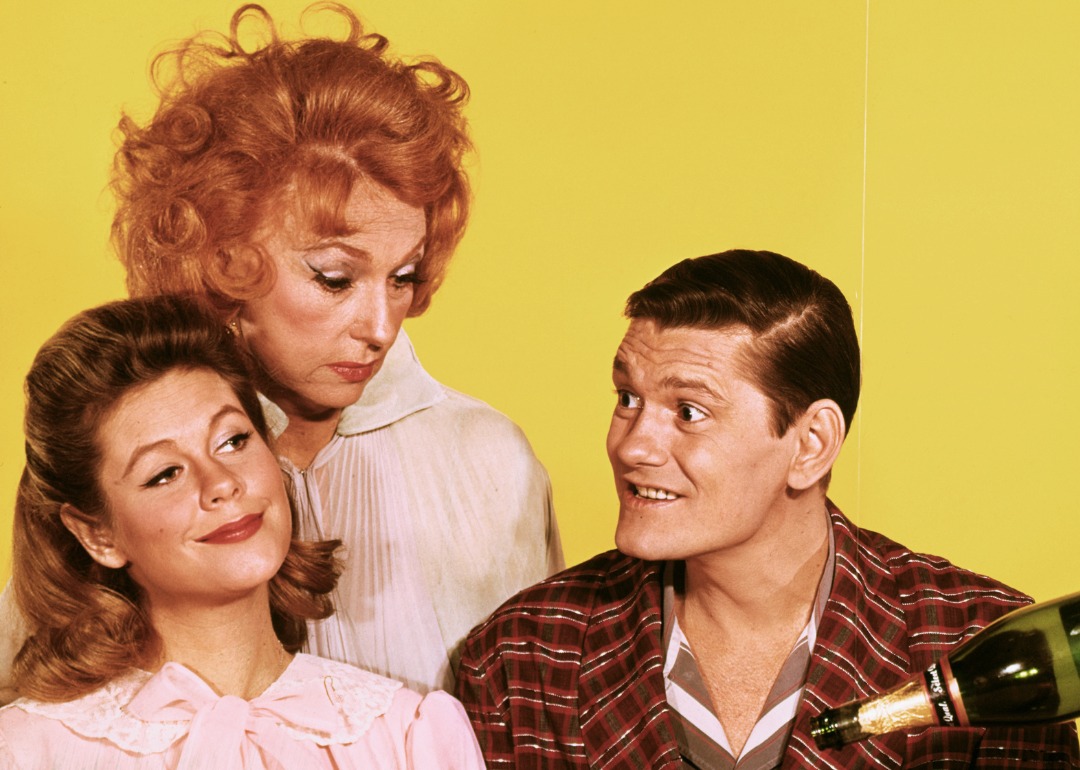 Elizabeth Montgomery, left, Agnes Moorehead, and Dick York in Bewitched