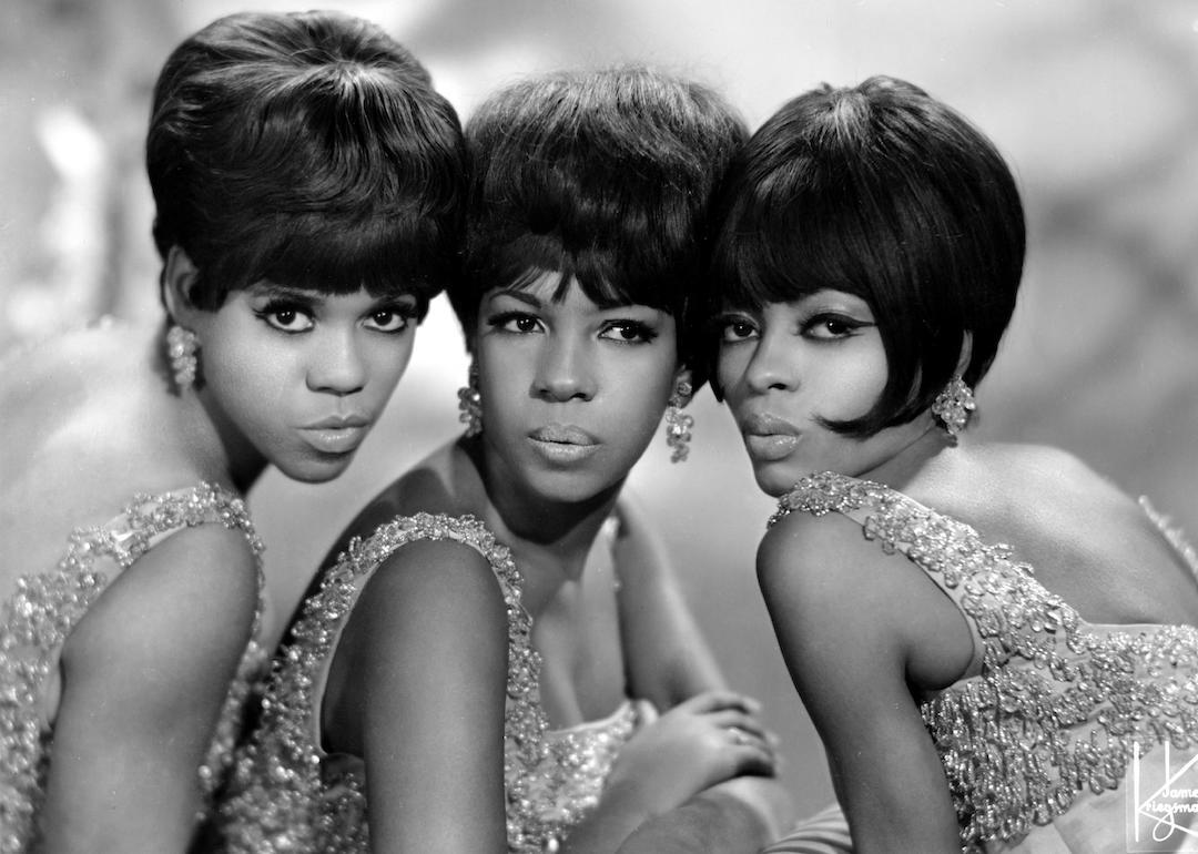 Photo of Supremes in the 1964.
