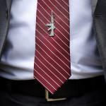 Closeup of an assault rifle tie pin.