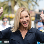  Lisa Kudrow visits "Extra" at Universal Studios Hollywood on April 09, 2019 in Universal City, California.
