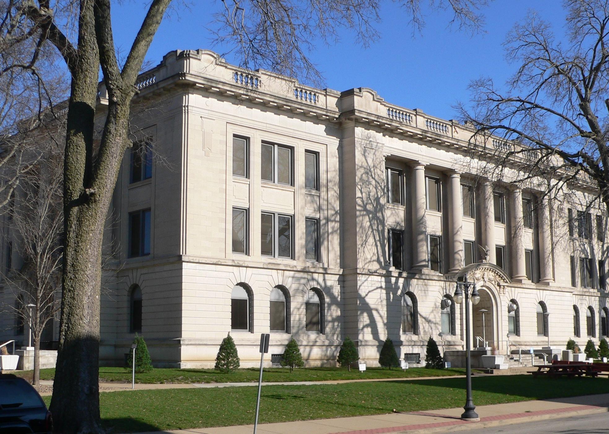 Best Public High Schools in Illinois Stacker