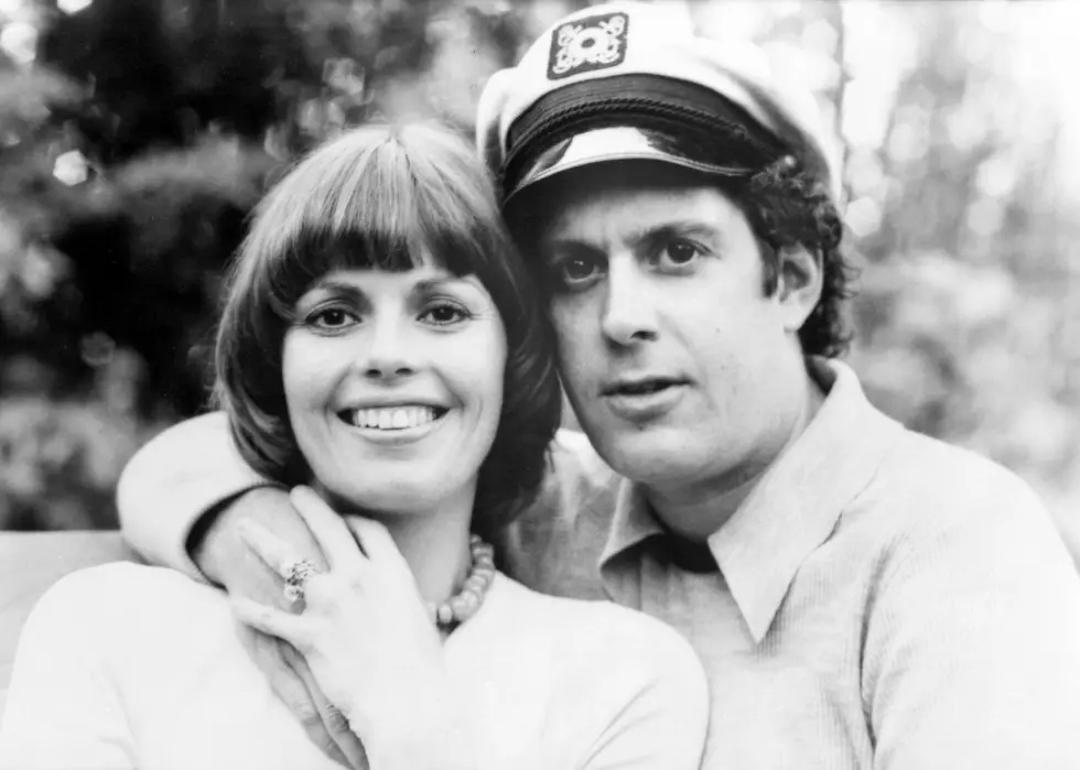 Toni Tennille and Daryl Dragon of Captain & Tennille embrace