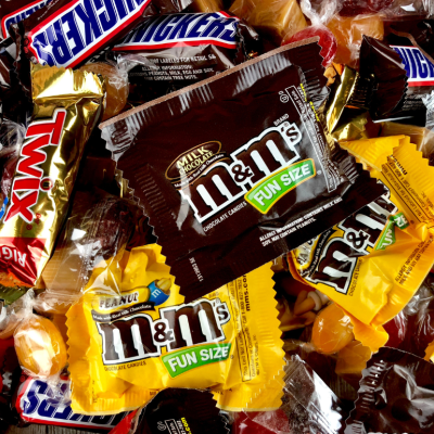 Assortment of American candies, including M&M fun-size bags, Twix and Snickers minis