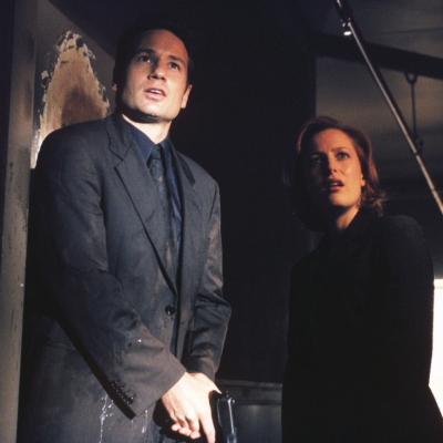 Agent Fox Mulder (David Duchovny, L) and Agent Dana Scully (Gillian Anderson, R) in a scene from an episode of 'The X-Files'