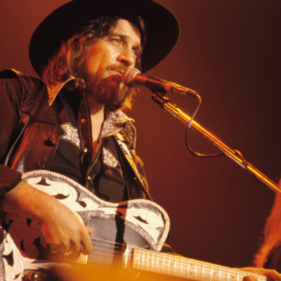 Country singer Waylon Jennings performs at Alex Cooley's Capri Ballroom on February 17, 1979 in Atlanta, Georgia.