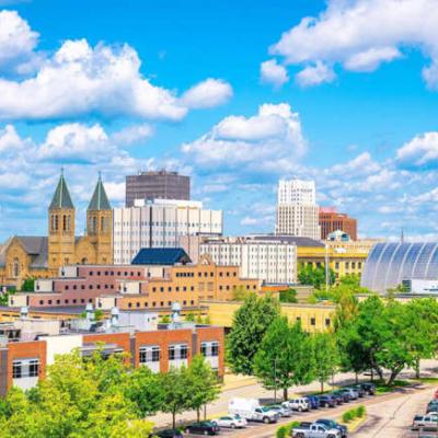 A view of Akron, Ohio on a bright, sunny day