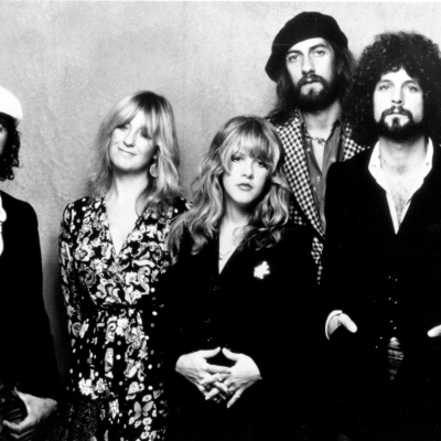 (L-R) John McVie, Christine McVie, Stevie Nicks, Mick Fleetwood, and Lindsey Buckingham of the rock group "Fleetwood Mac" pose for a portrait in 1975.