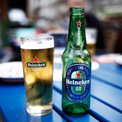 Bottle and glass of Heineken alcohol-free beer.