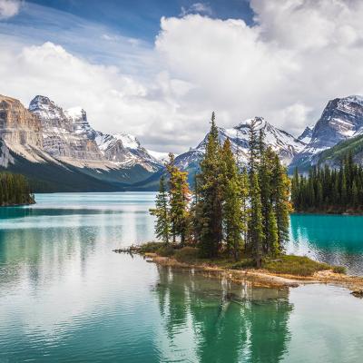 A view of the Spirit Island of Maligne Lake in Jasper National Park of Alberta, Canada.