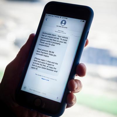 E-ZPass scam text message received by a user.