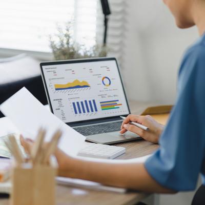 A female analyst working on dashboards and reports.