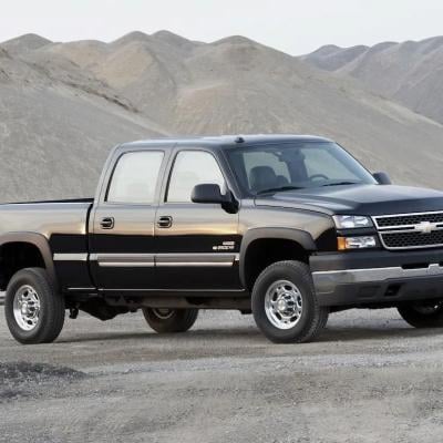 2006–2007 Black Chevrolet Silverado/GMC Sierra 2500HD/3500HD (6.6-liter Duramax LBZ) parked on rocky sand.