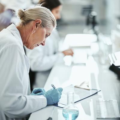 A scientist working in a laboratory for medical research. 