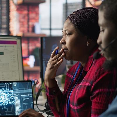 Customer service agents brainstorming together with AI chatbot. 