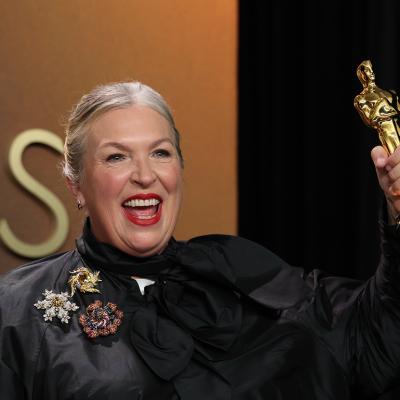 Kate Hawley holding up her Oscar trophy during the 98th Annual Academy Awards.