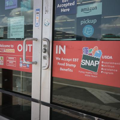 A store with signage indicating that it accepts SNAP benefits.