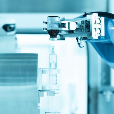 Chemotherapy drug compounding robot with syringe and medicine bottle