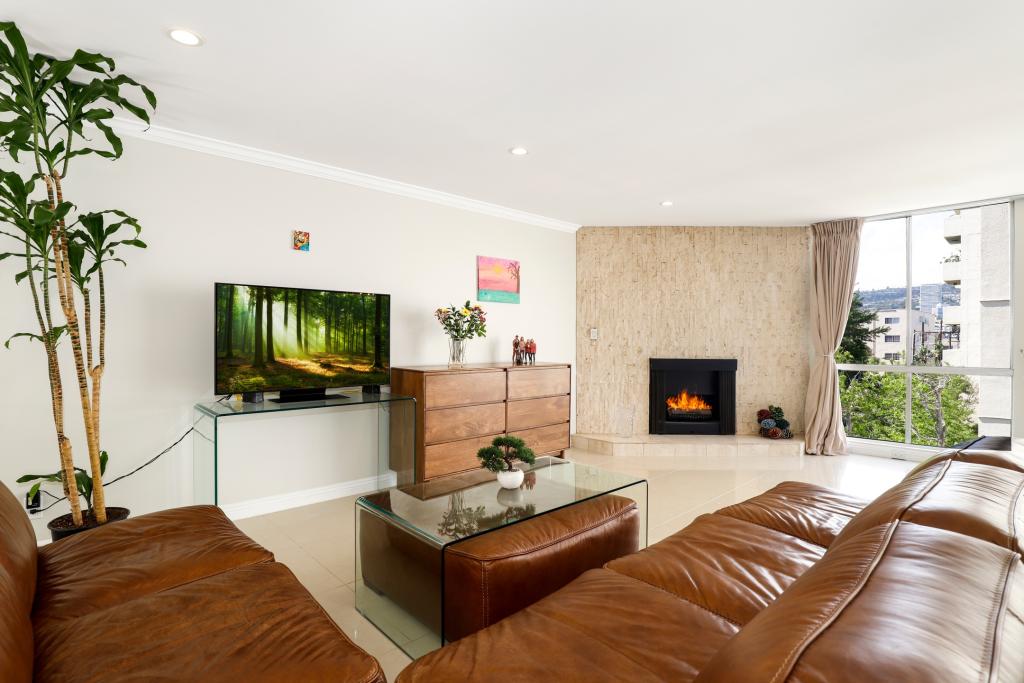 321 N Oakhurst Dr. #404, Beverly Hills, California 90210