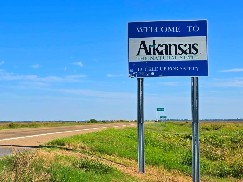 Welcome to Arkansas sign