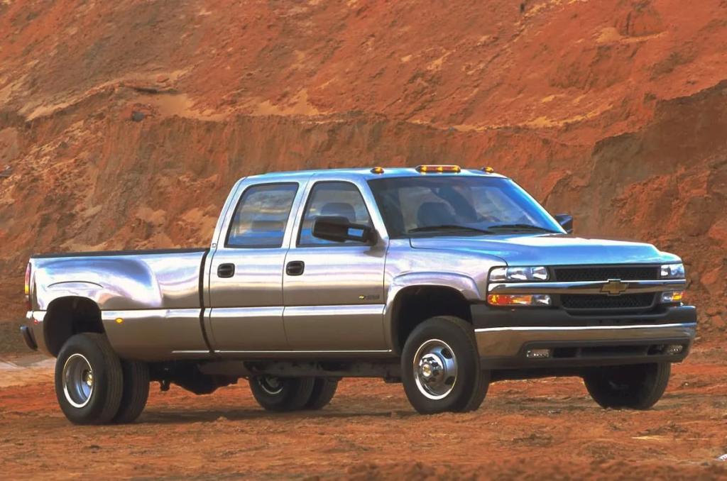 A 2001-2004 Chevrolet Silverado/GMC Sierra 2500HD/3500HD (6.6-liter Duramax LB7) parked in a desert.