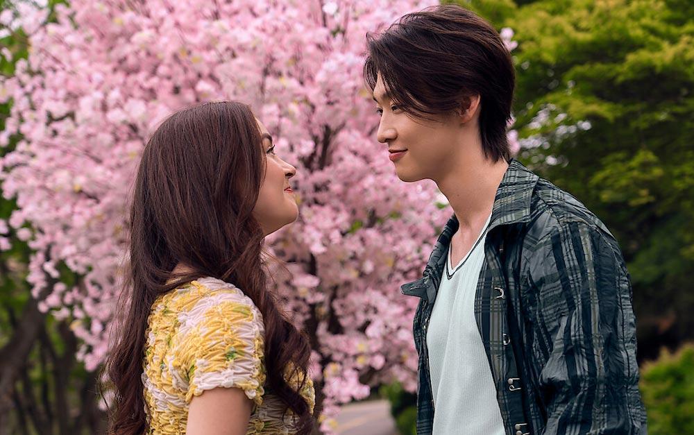 Still from Season 3 of XO Kitty