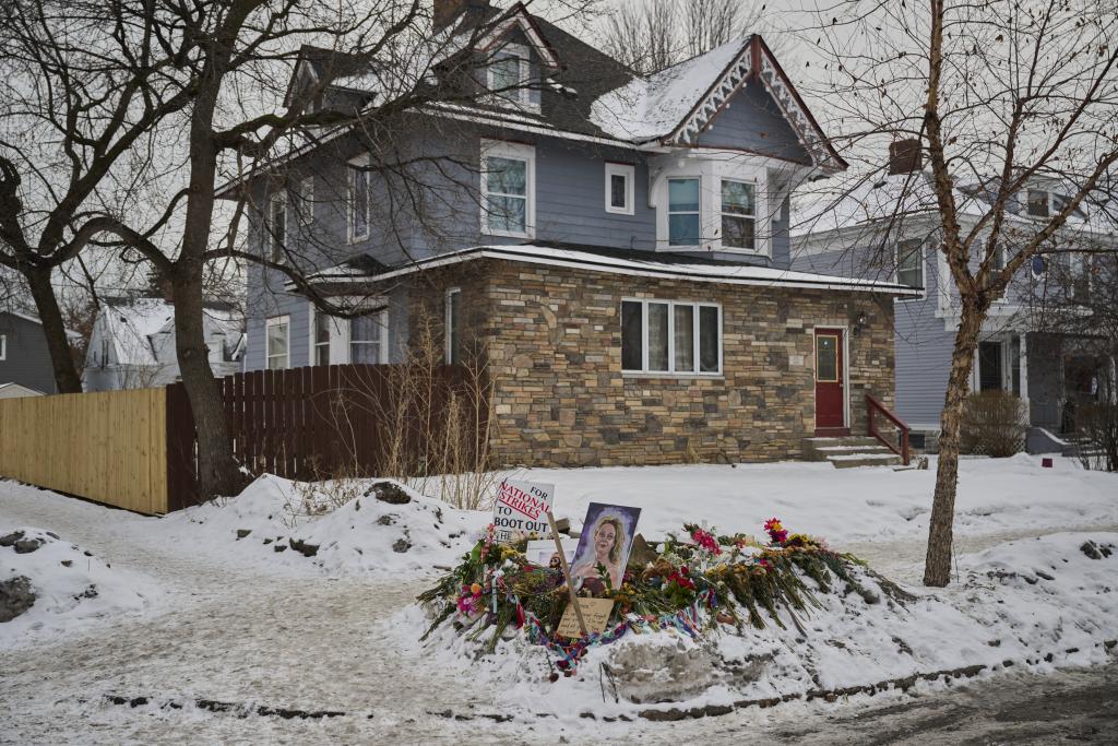 A memorial for Renee Good in Minneapolis, on 4 February.