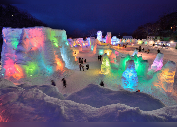50 Amazing Snow and Ice Sculptures from Around the World Stacker