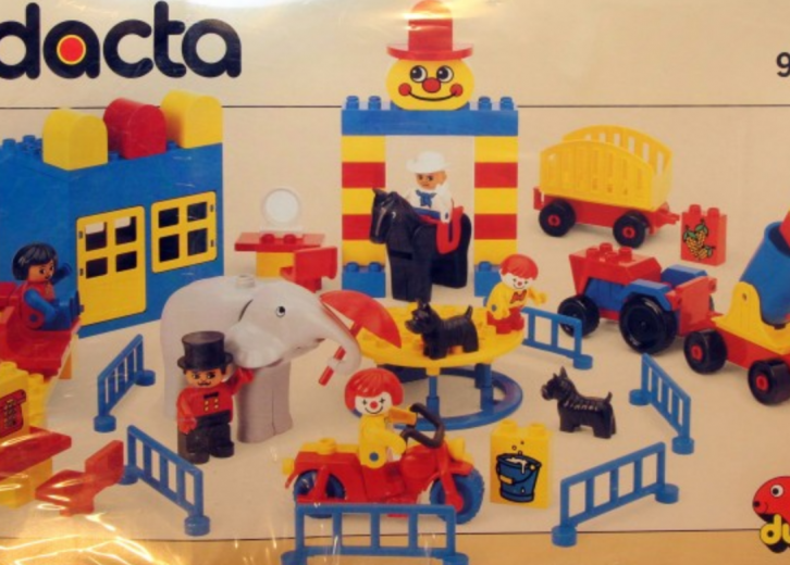 duplo circus train