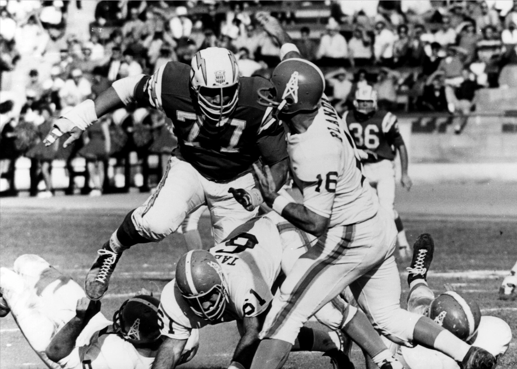 COLLEGE FOOTBALL: Derrick Brooks the Walter Camp Alumni Award recipient for  work both on and off field