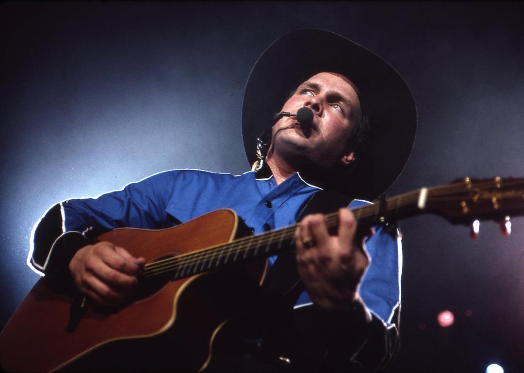 Country music singer/songwriter Garth Brooks performs at the MTSU Gym on January 1, 1991 in Nashville, Tennessee.
