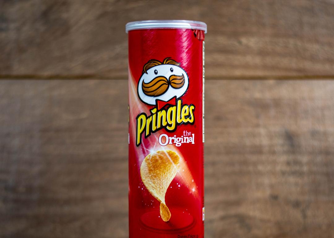 https://static.stacker.com/s3fs-public/styles/sar_screen_maximum_large/s3/2022-03/pringles-can_0.jpg