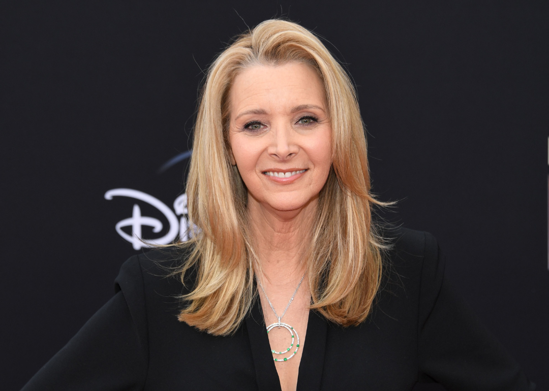  Lisa Kudrow attends the premiere of Disney's "Better Nate Than Ever" at El Capitan Theatre on March 15, 2022 in Los Angeles, California. 