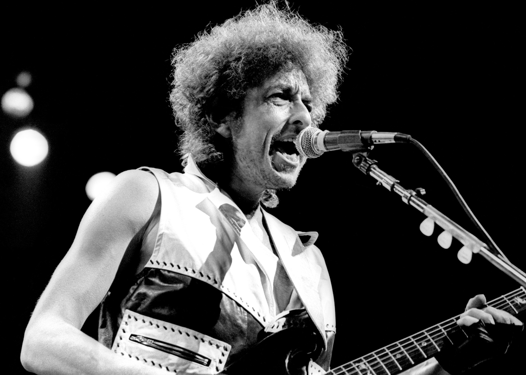 American singer-songwriter, author and visual artist, Bob Dylan, performs on stage during A Conspiracy of Hope concert on behalf of Amnesty International on June 6, 1986 at the Forum in Inglewood, California.