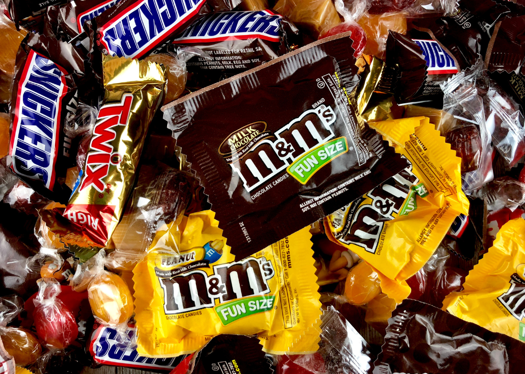 Assortment of American candies, including M&M fun-size bags, Twix and Snickers minis