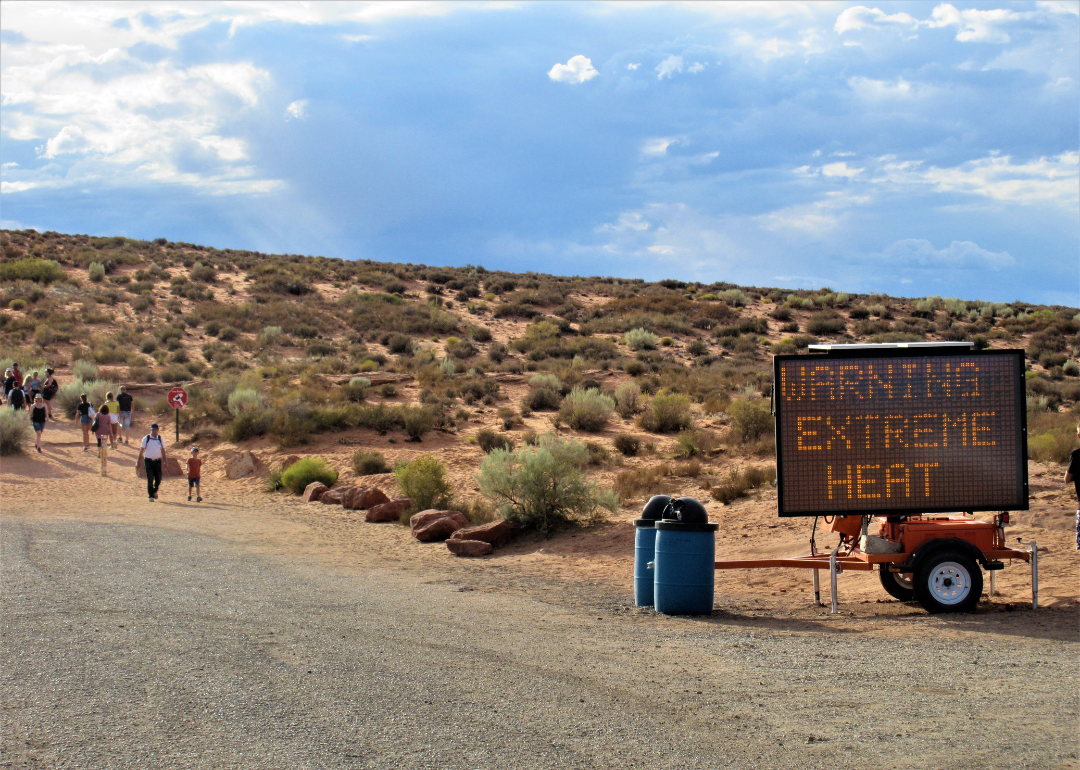 A sign warning of extreme heat by Horseshoe Bend in Page, Arizona