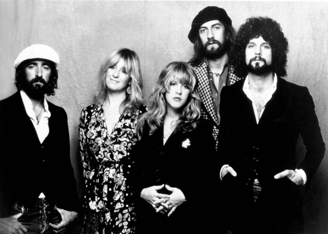 (L-R) John McVie, Christine McVie, Stevie Nicks, Mick Fleetwood, and Lindsey Buckingham of the rock group "Fleetwood Mac" pose for a portrait in 1975.