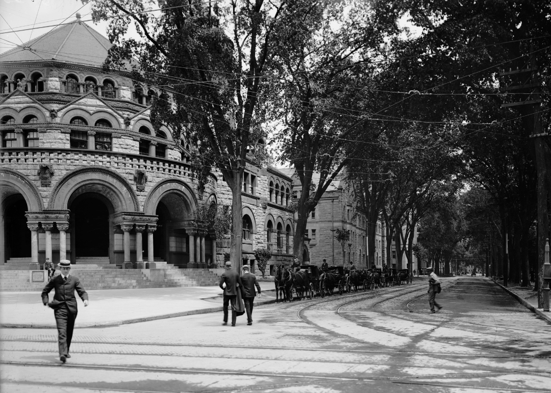 College Street and Osborn Hall, Yale University, between 1900 and 1906. 