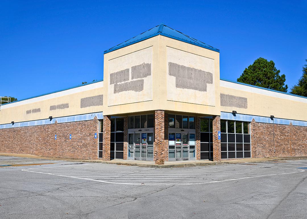 An empty small business establishment that closed during the 2020 pandemic.