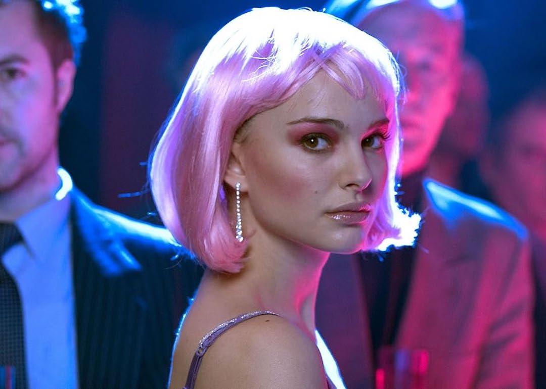Actor Natalie Portman in a pink wig in 'Closer.'
