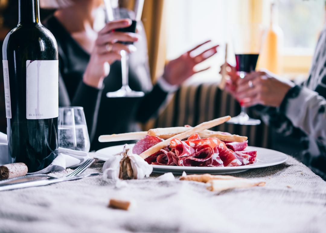 Highest-rated Italian Restaurants In Des Moines According To Tripadvisor Stacker