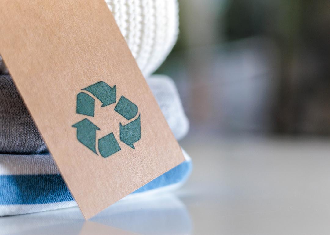 Knitted clothes with a craft tag showing the recycling symbol.