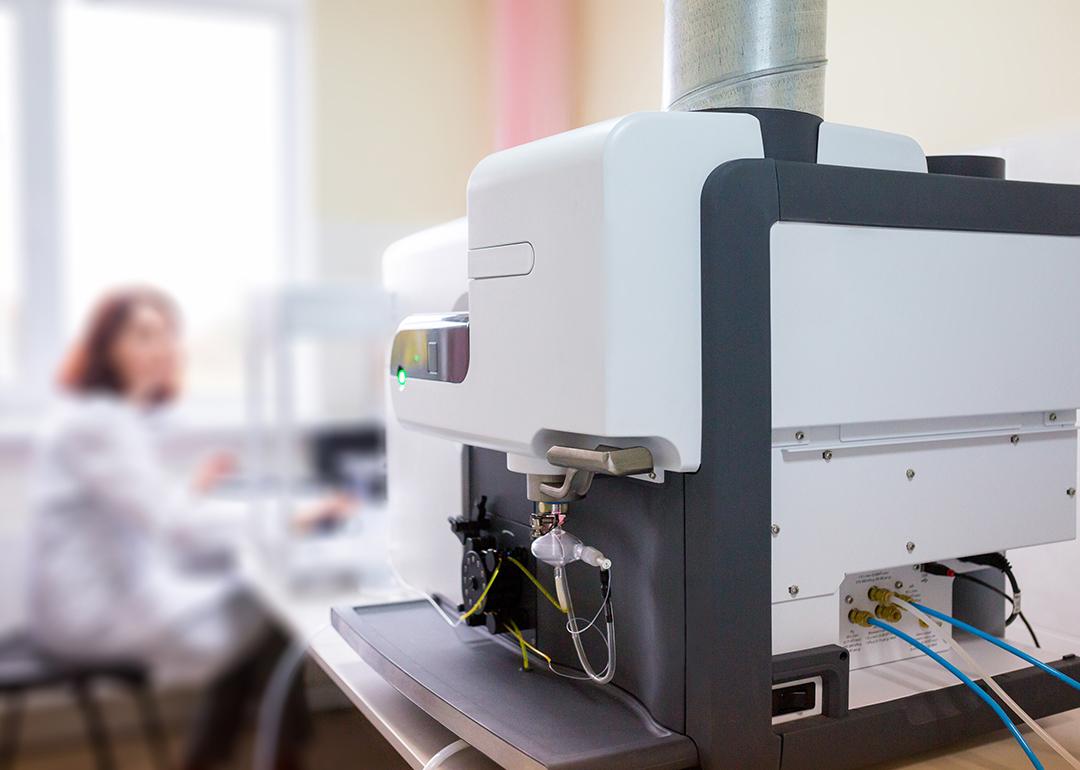 A focus on a microwave plasma atomic emission spectrometer (MPAES) a scientist is working with in a laboratory.