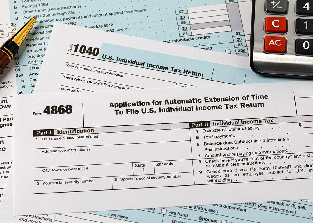 US tax forms 1040 and 4868.