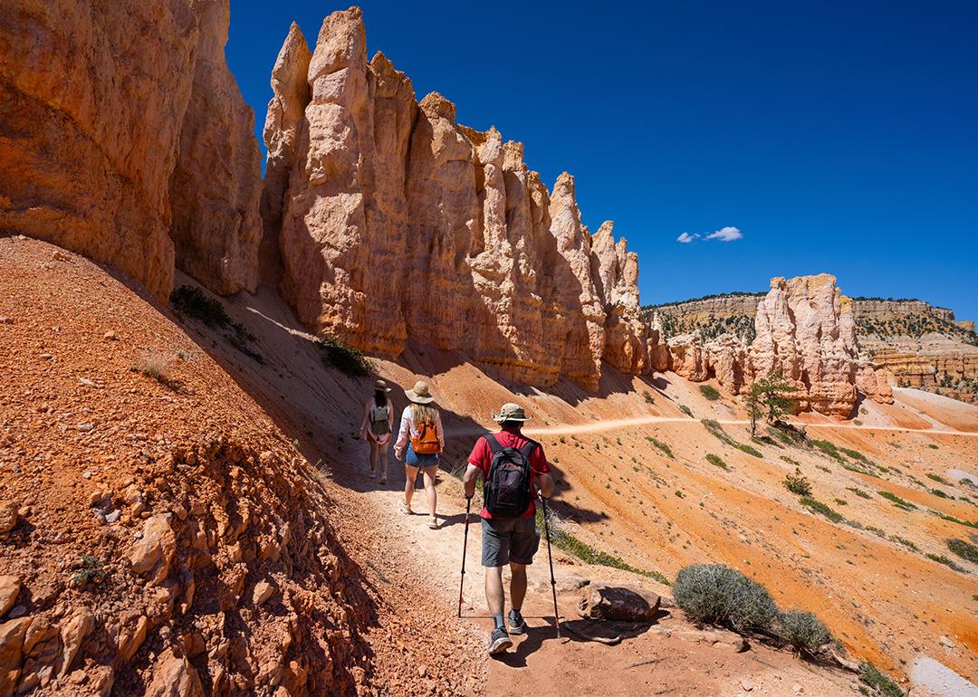 People hiking the Fairyland Loop Trail in Bryce Canyon National Park, Utah.